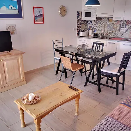 Comfortable Cleo With Large Terrace Appartamento