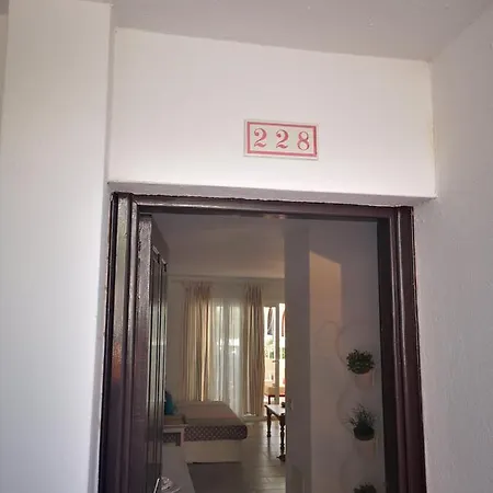 Lägenhet Comfortable Cleo With Large Terrace *