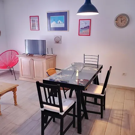 Comfortable Cleo With Large Terrace Lägenhet *