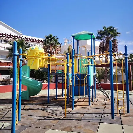 Lägenhet Comfortable Cleo With Large Terrace