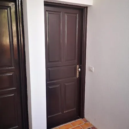 Lägenhet Comfortable Cleo With Large Terrace