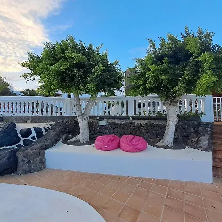 Lägenhet Comfortable Cleo With Large Terrace